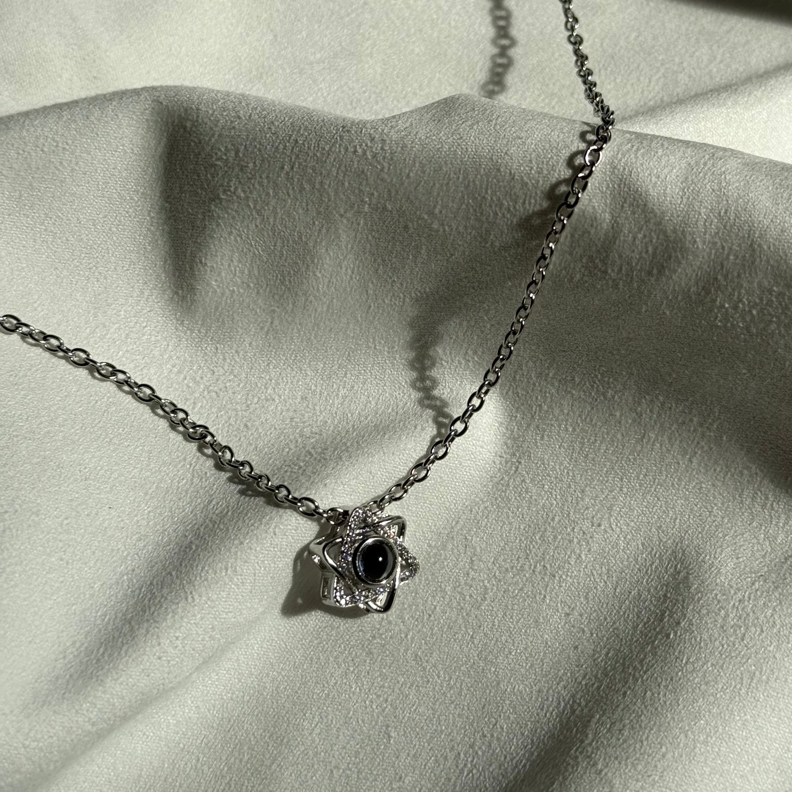 שרשרת מגן דוד עם תמונה מוצפנת