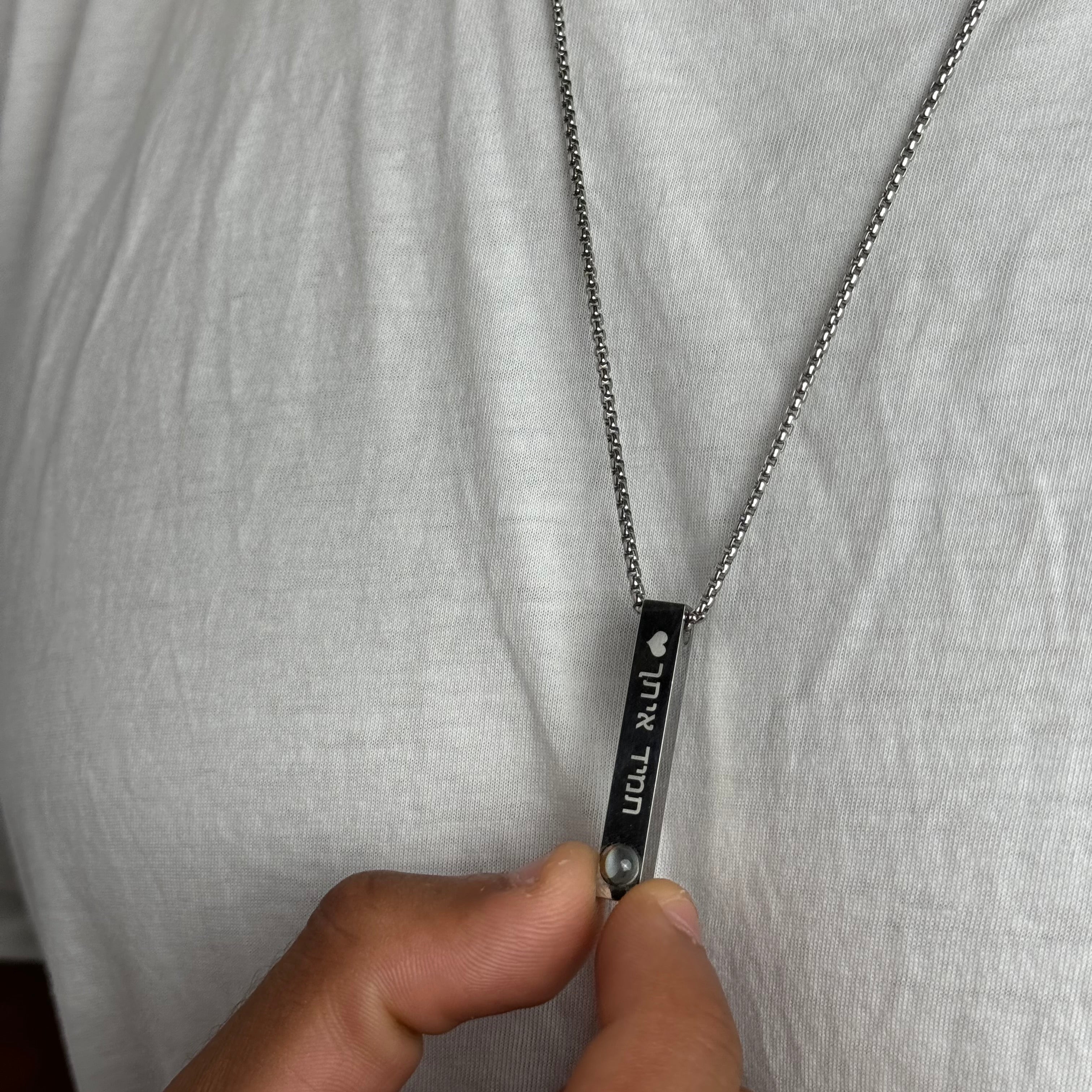 שרשרת לגבר עם תמונה מוצפנת וחריטה אישית