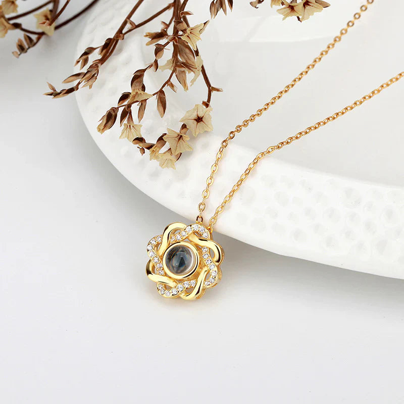 ⁨שרשרת עדן עם תמונה מוצפנת⁩