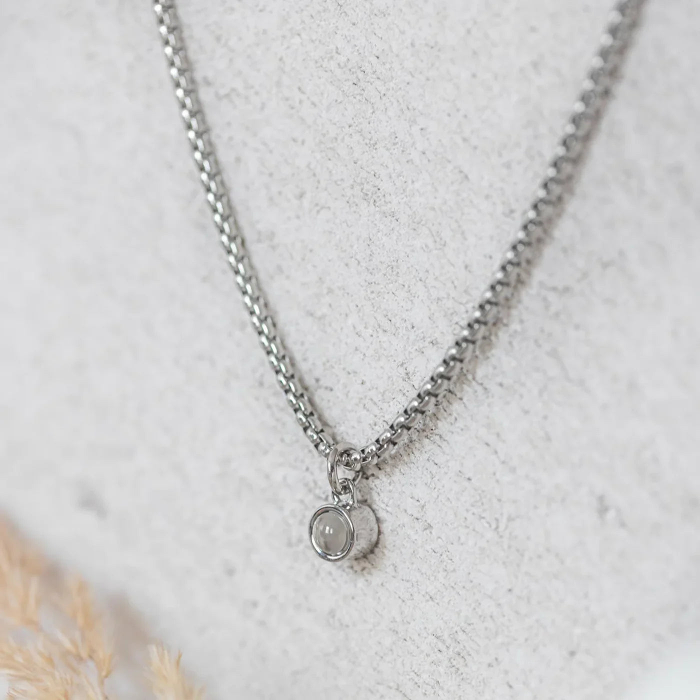 שרשרת פנינה לגבר עם תמונה מוצפנת